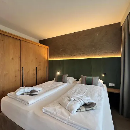 Grafenstein Familienresidence Hotel 4*