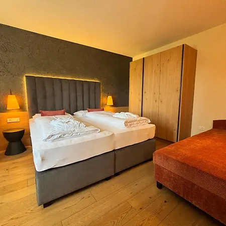 Grafenstein Familienresidence Hotel 4*